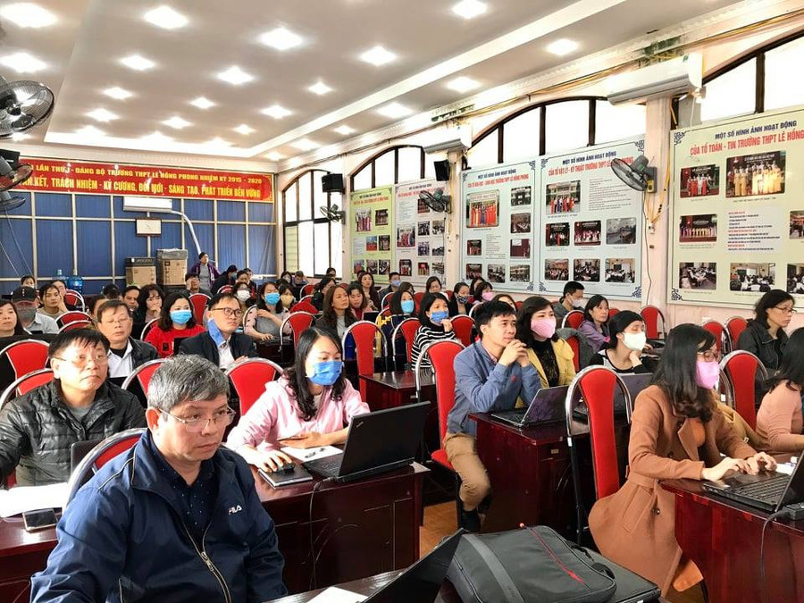 Công tác tập huấn chuyên môn được trường THPT Lê Hồng Phong tiến hành song song với việc phòng chống dịch bệnh Công tác tập huấn chuyên môn được trường THPT Lê Hồng Phong tiến hành song song với việc phòng chống dịch bệnh