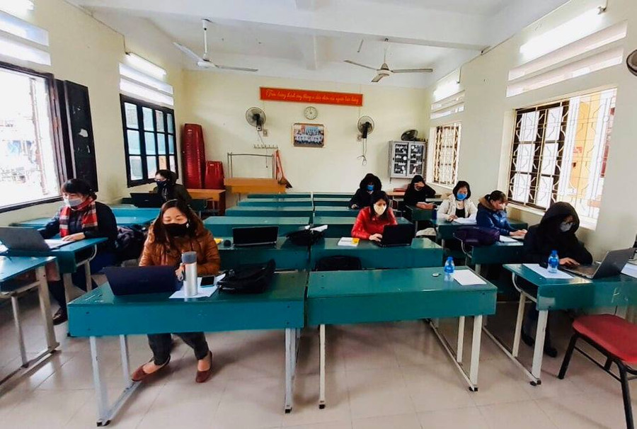 Mặc dù phòng dịch bệnh nhưng giáo viên không sao nhãng nhiệm vụ chuyên môn Mặc dù phòng dịch bệnh nhưng giáo viên không sao nhãng nhiệm vụ chuyên môn