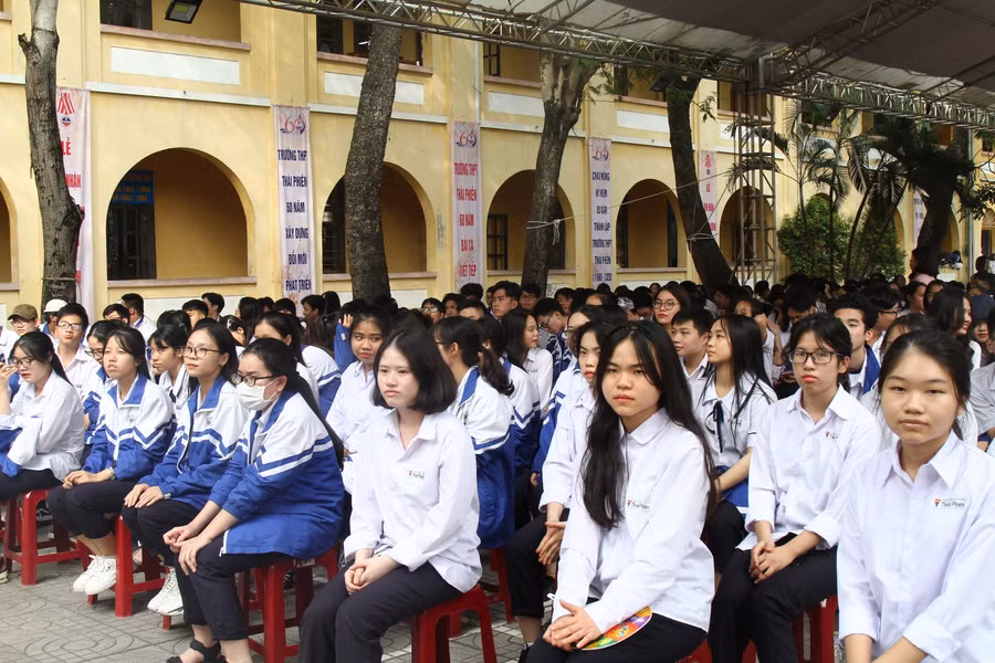 Dự án Bước chân của sách thu hút đông đảo học sinh, sinh viên tham gia.