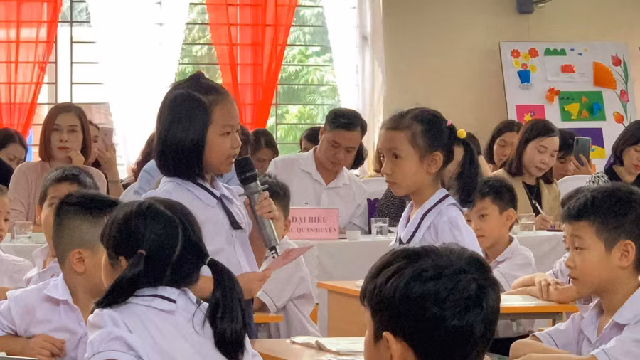 Học sinh Trưởng Tiểu học Cát Bi trong giờ sinh hoạt chuyên đề