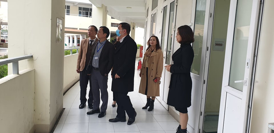 Đoàn kiểm tra tại trường THPT Trần Phú Đoàn kiểm tra tại trường THPT Trần Phú