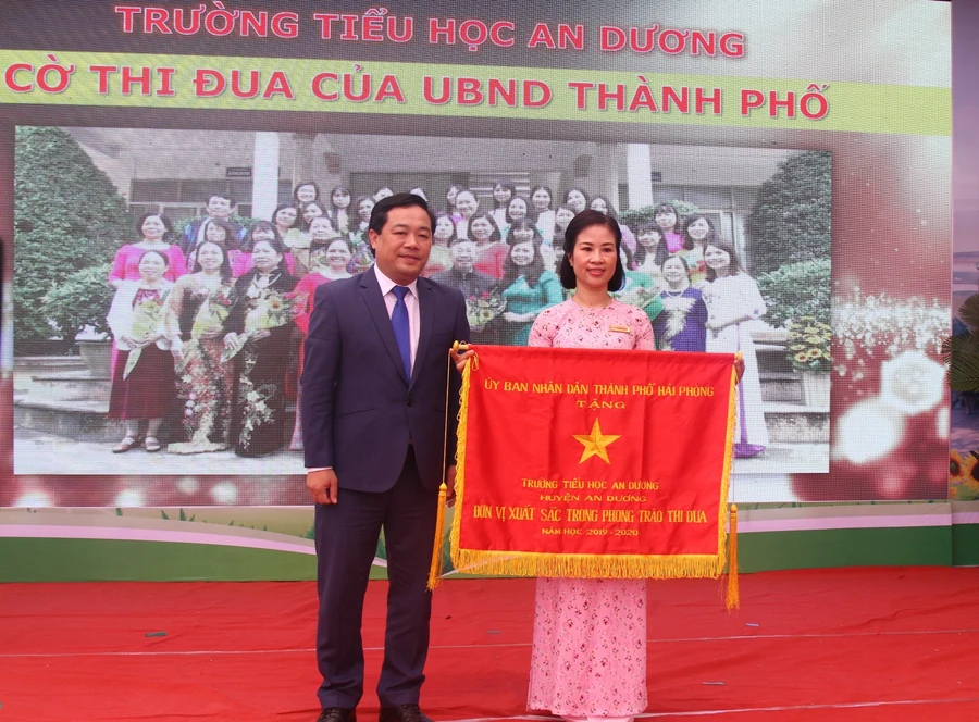 Trường Tiểu học An Dương nhận Cờ thi đua xuất sắc của TP Hải Phòng