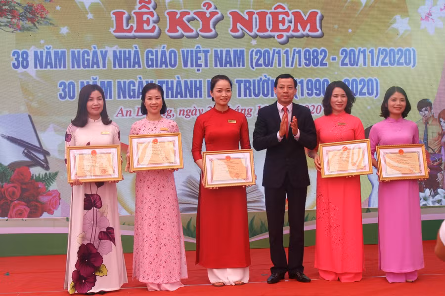 Cán bộ, GV Nhà trường vinh dự nhận Bằng khen của UBND TP Hải Phòng