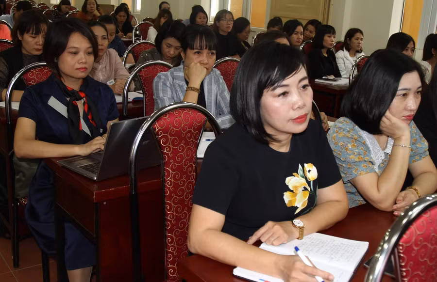 Cán bộ giáo viên tham gia buổi tập huấn