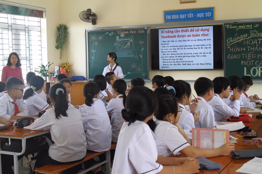 Cô giáo Nguyễn Thị Minh Hồng (Trường THCS Quán Toan) với tiết dạy "Hình thành kỹ năng giao tiếp mạng xã hội một cách văn minh".