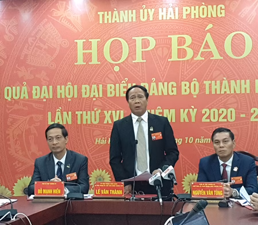 Ông Lê Văn Thành- Bí thư Thành ủy Hải Phòng chủ trì họp báo sau Đại hội Đại biểu Đảng bộ TP Hải Phòng khóa XVI