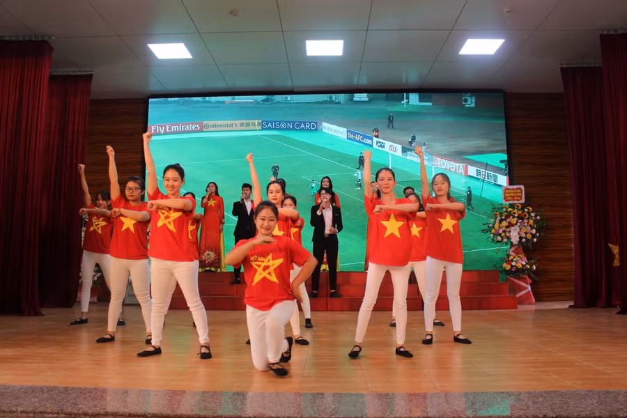 Tiết mục văn nghệ của sinh viên Trường ĐH Hải Phòng trong lễ khai giảng.