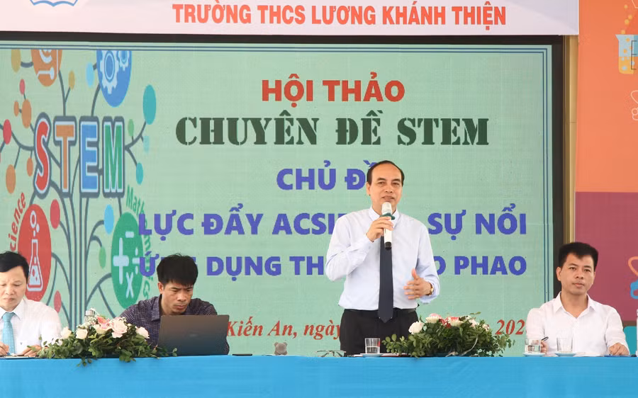 Ông Đỗ Văn Lợi - Phó Giám đốc Sở GD&amp;ĐT Hải Phòng đánh giá về bài dạy.