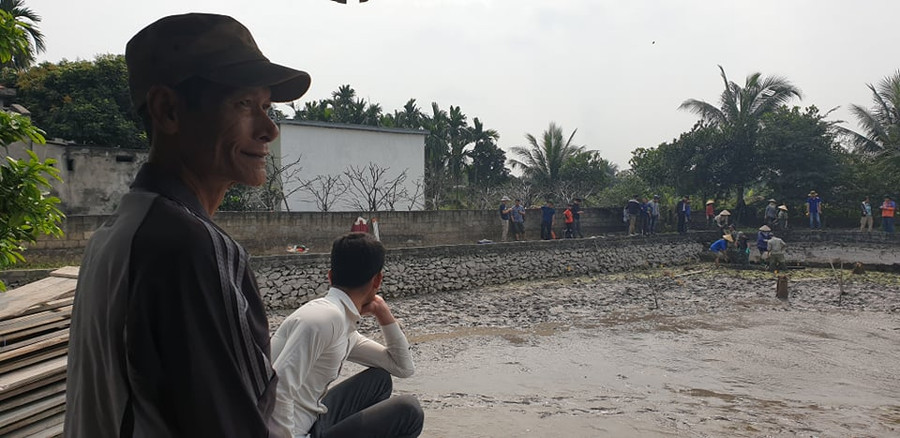 Ông Phùng Văn Phòng (64 tuổi, khu Đầm Thượng) kể về việc từng phát hiện những chiếc cọc tương tự