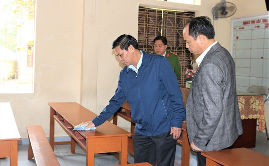 Chủ tịch UBND TP. Hải Phòng nghiêm khắc phê bình Hiệu trưởng trường THPT Mạc Đĩnh Chi để trường lớp nhếch nhác trong quá trình phòng dịch