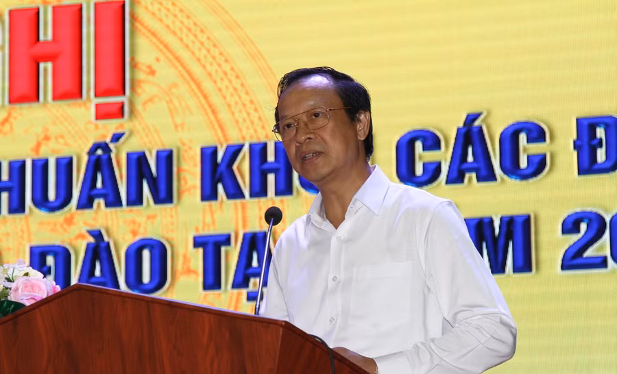 Thứ trưởng Bộ GD&amp;ĐT Phạm Ngọc Thưởng: Công tác văn phòng hết sức quan trọng, những người làm công tác văn phòng phải có kiến thức sâu rộng, linh hoạt, uyển chuyển.