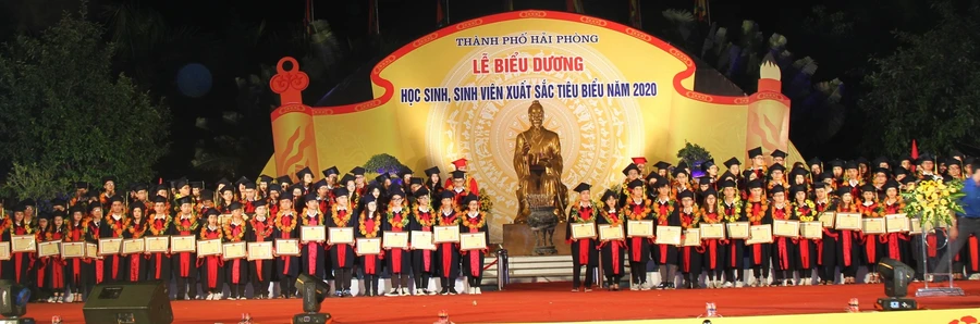 130 học sinh, sinh viên tiêu biểu được vinh danh 