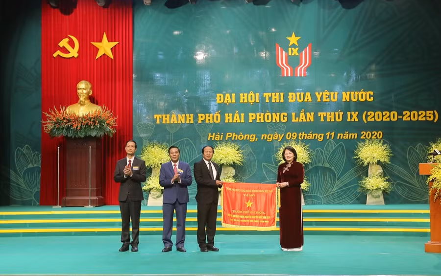 TP Hải Phòng vinh dự nhận cờ thi đua của Chính phủ là đơn vị dẫn đầu phong trào thi đua yêu nước năm 2019
