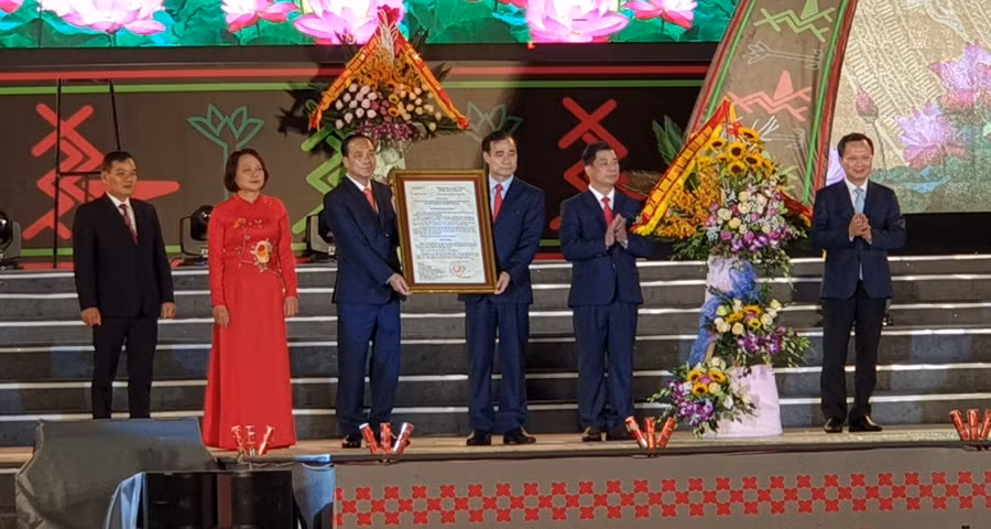 Huyện Tiên Yên đón nhận Quyết định công nhận thị trấn Tiên Yên mở rộng đạt tiêu chí đô thị loại IV