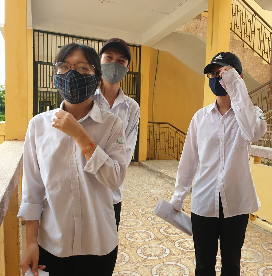 Thí sinh đeo khẩu trang và thực hiện nghiêm quy định phòng dịch