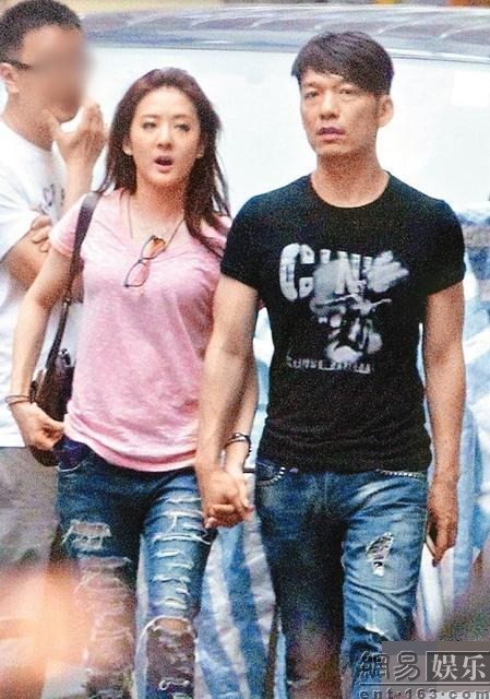 Sao Hongkong đòi nhảy khỏi xe vì cãi nhau với bạn trai ảnh 3 Sao Hongkong đòi nhảy khỏi xe vì cãi nhau với bạn trai - 3