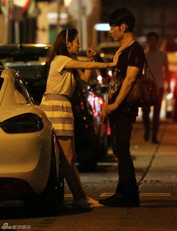 Sao Hongkong đòi nhảy khỏi xe vì cãi nhau với bạn trai ảnh 5 Sao Hongkong đòi nhảy khỏi xe vì cãi nhau với bạn trai - 5