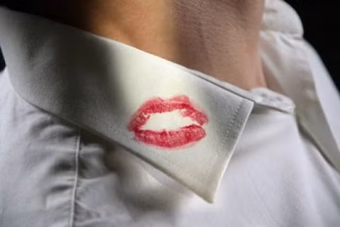 Ngoại tình nhưng tôi vẫn nguyền rủa chửi chồng là gã khốn nạn - Ảnh 1