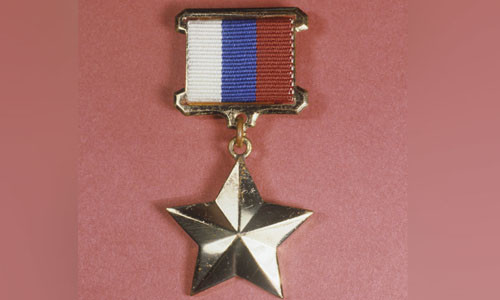Huân chương Tổng thống Nga truy tặng Peshkov. Ảnh: Sputnik nga-dat-ten-duong-theo-thieu-ta-khong-quan-su-24-hy-sinh-1