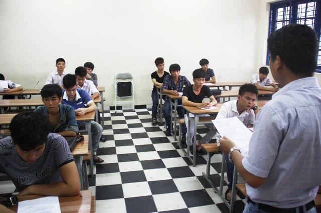 Ngày làm thủ tục dự thi: Nhiều trường Cao đẳng vắng thí sinh
