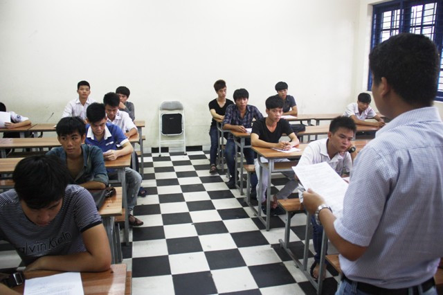 Ngày làm thủ tục dự thi: Nhiều trường Cao đẳng vắng thí sinh