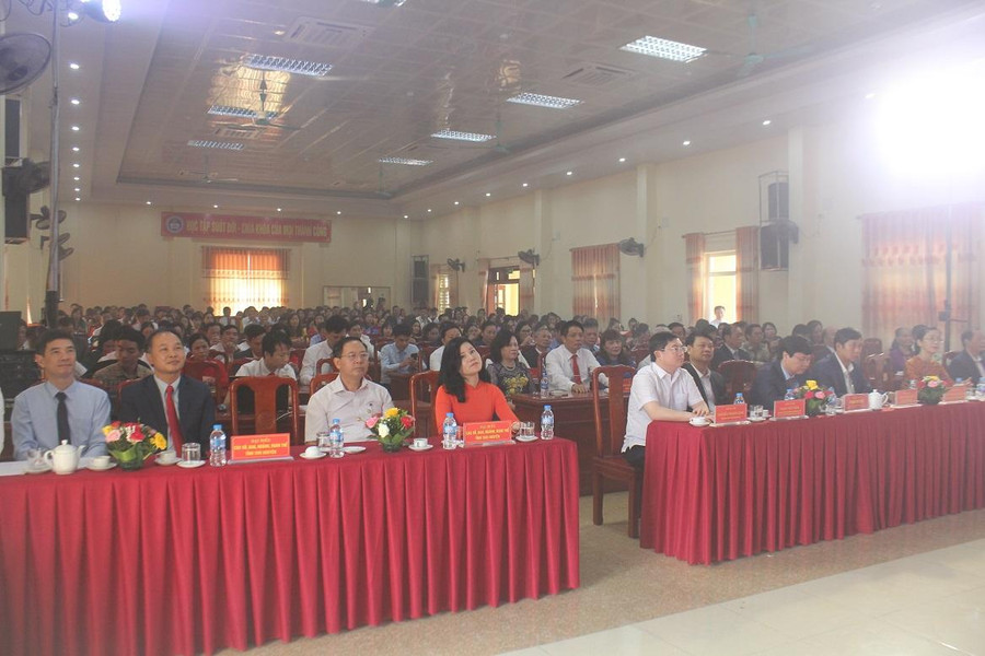 Các đại biểu và các nhà giáo đến dự Lễ kỷ niệm 40 năm Ngày Nhà giáo Việt Nam (20/11/1982-20/11/2022). Các đại biểu và các nhà giáo đến dự Lễ kỷ niệm 40 năm Ngày Nhà giáo Việt Nam (20/11/1982-20/11/2022).