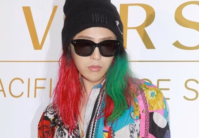 Loạt kiểu tóc và trang phục độc lạ chỉ G-Dragon dám diện