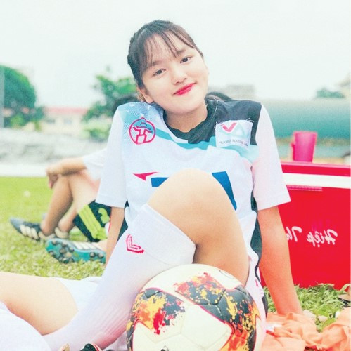 Cầu thủ thủ sinh năm 2002 luôn thi đấu ấn tượng trong màu áo U19 Việt Nam.