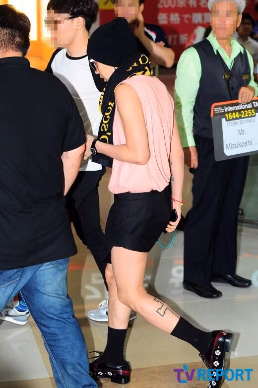 Loat kieu toc va trang phuc doc la chi G-Dragon dam dien hinh anh 8 gd10.jpg