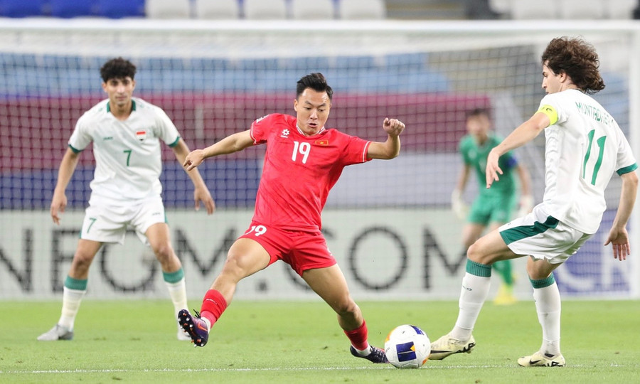 U23 Việt Nam (giữa) thua U23 Iraq ở tứ kết. Ảnh: ITN. U23 Việt Nam (giữa) thua U23 Iraq ở tứ kết. Ảnh: ITN.