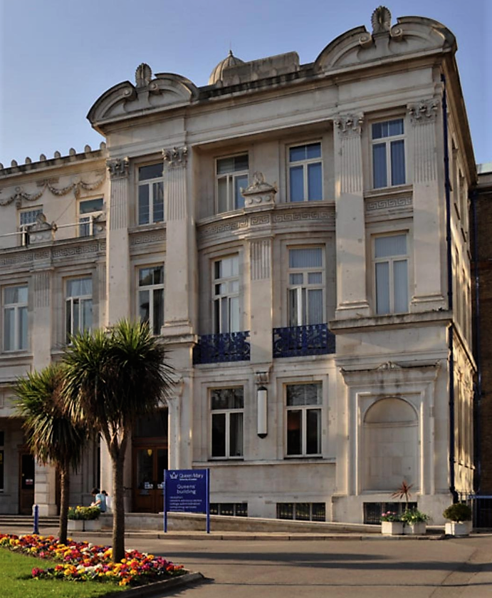 Tòa nhà The Queen (Ảnh: Queen Mary University of London) Tòa nhà The Queen (Ảnh: Queen Mary University of London)