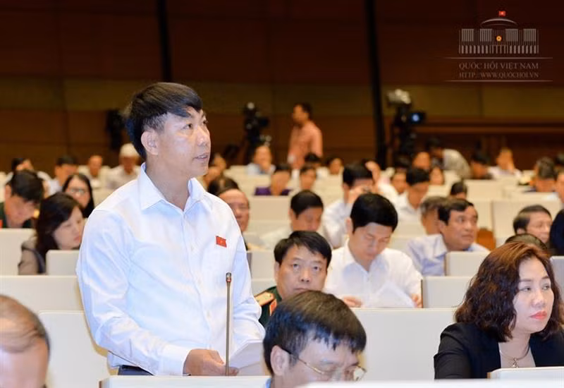 Đại biểu Trần Tất Thế