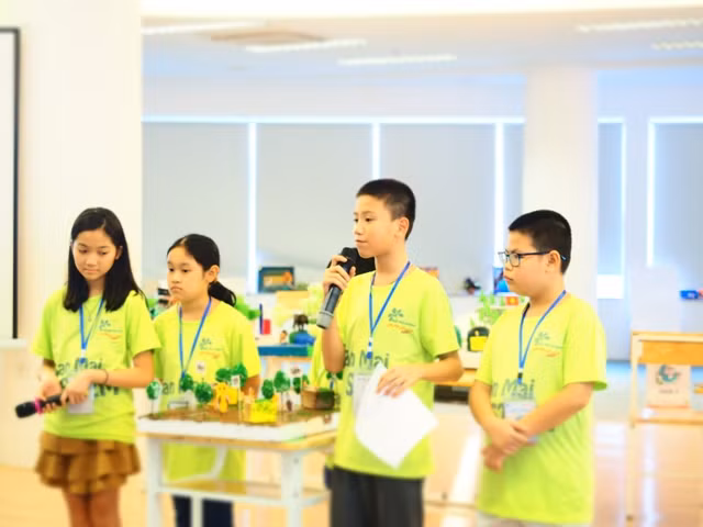 Học sinh Ban Mai thuyết trình dự án STEM