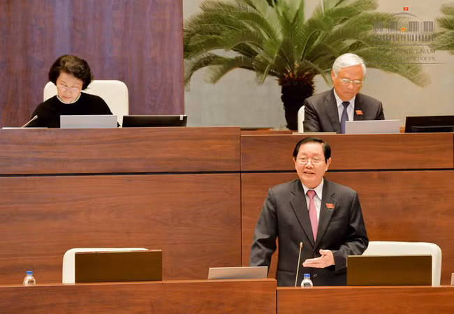 Bộ trưởng Bộ Nội vụ Lê Vĩnh Tân trả lời chất vấn của đại biểu Quốc hội. (Ảnh: quochoi.vn) Bộ trưởng Bộ Nội vụ Lê Vĩnh Tân trả lời chất vấn của đại biểu Quốc hội. (Ảnh: quochoi.vn)