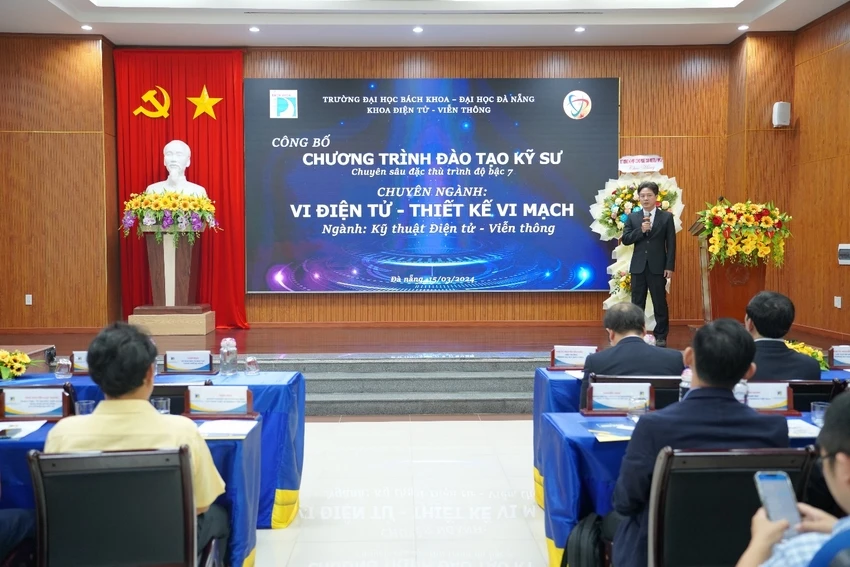 TS Nguyễn Duy Nhật Viễn - Trưởng Bộ môn Kỹ thuật điện tử, Trường ĐH Bách khoa, ĐH Đà Nẵng trình bày thông tin về chương trình đào tạo Vi điện tử - Thiết kế vi mạch.