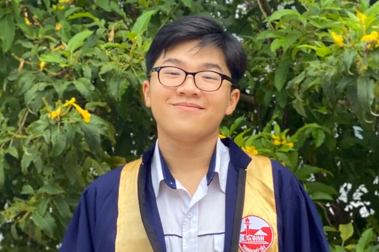 Học sinh Chu Hoàng Nguyên (lớp 12A6.1, Trường THPT Gia Định, TPHCM) bày tỏ sự vui mừng khi hay tin được xét đặc cách tốt nghiệp.