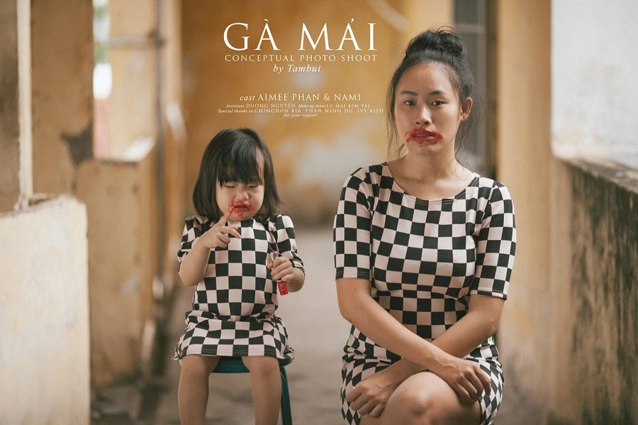 Bộ ảnh "Gà mái" - Cuộc sống của một bà mẹ đơn thân