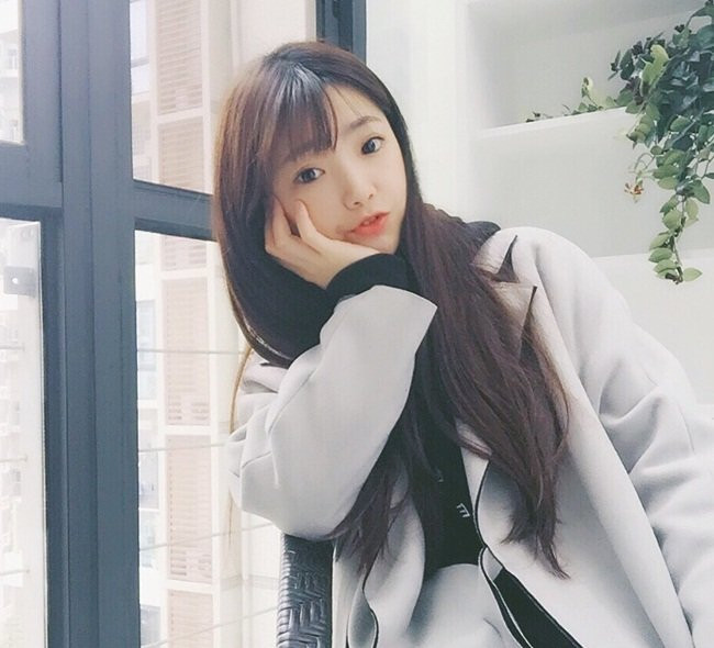 Cô giáo khiến học sinh ngỡ ngàng vì gương mặt trẻ con ảnh 4