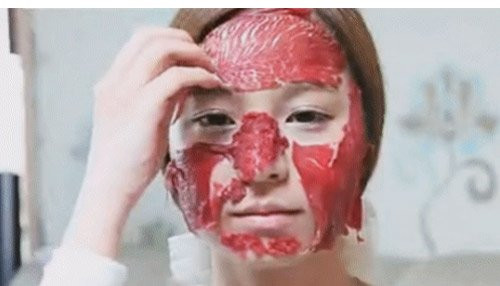 Sốc với chiêu đắp thịt sống dưỡng da của người đẹp Hàn