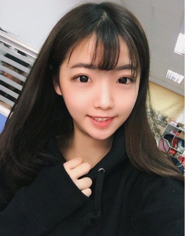 Cô giáo khiến học sinh ngỡ ngàng vì gương mặt trẻ con ảnh 10