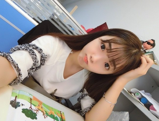 Cô giáo khiến học sinh ngỡ ngàng vì gương mặt trẻ con ảnh 9