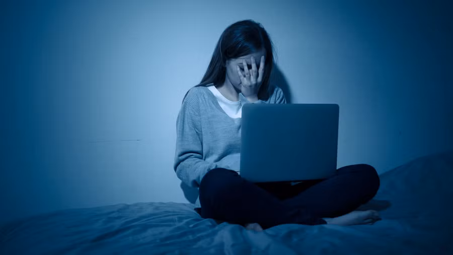 Cha mẹ khoe con trên mạng xã hội là tạo cơ hội cho kẻ xấu lừa đảo. Ảnh minh họa.