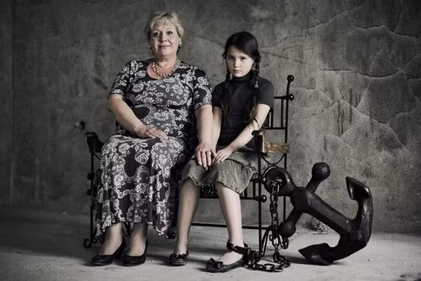 Bộ ảnh khiến những bà mẹ “thức tỉnh” về cách nuôi dạy con 13