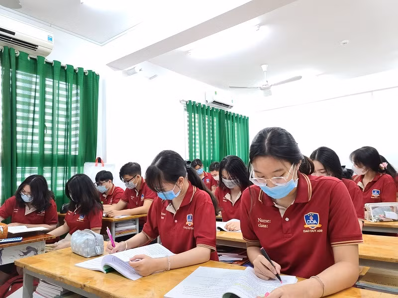 Học sinh khối 12 tại Trường THCS - THPT Đào Duy Anh, TPHCM trong giờ học. Ảnh: Minh Trân