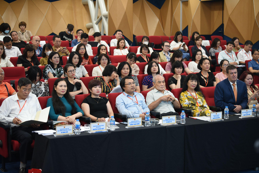 Các đại biểu tham dự hội thảo.