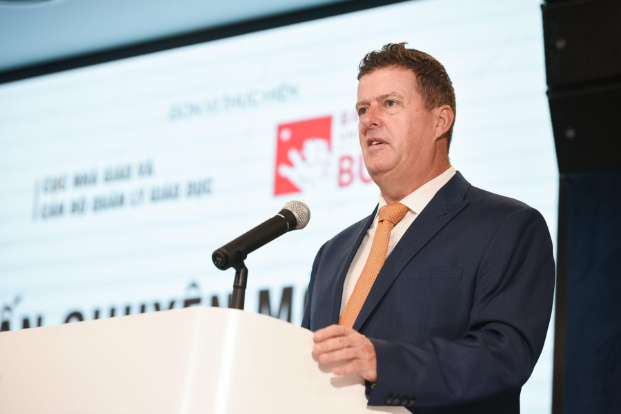 GS.TS Rick Bennett, Phó hiệu trưởng trường Đại học Anh Quốc Việt Nam phát biểu tại hội thảo. Ảnh: Thế Đại. GS.TS Rick Bennett, Phó hiệu trưởng trường Đại học Anh Quốc Việt Nam phát biểu tại hội thảo. Ảnh: Thế Đại.