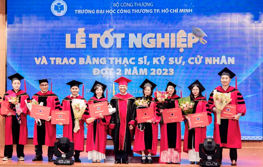 Lễ tốt nghiệp và trao bằng tốt nghiệp đợt 2năm 2023 của Trường ĐH Công Thương TP Hồ Chí Minh. Ảnh: Website trường