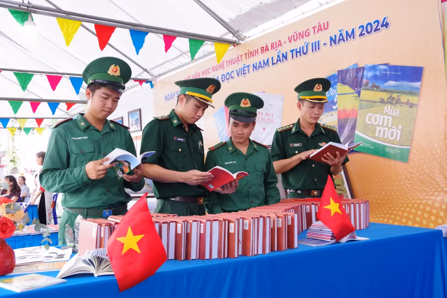 Cán bộ, chiến sĩ BĐBP tỉnh Bà Rịa – Vũng Tàu đã tham gia chương trình Ngày Sách và Văn hóa đọc Việt Nam tỉnh Bà Rịa – Vũng Tàu.