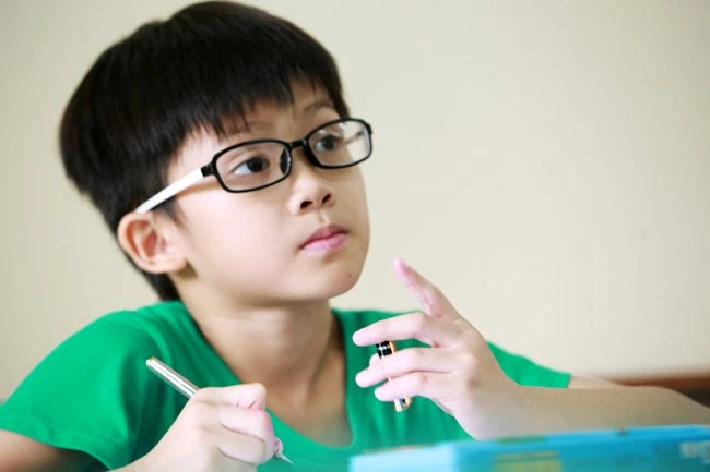 “Chú lính chì” Thiện Nhân một chân vẫn chạy nhanh nhất lớp