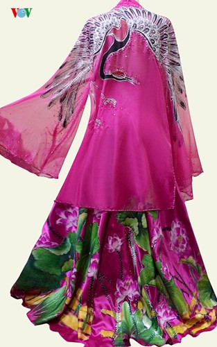độc đáo trang phục hát chầu văn giá 150 triệu đồng hình 11 doc dao trang phuc hat chau van gia 150 trieu dong hinh 11